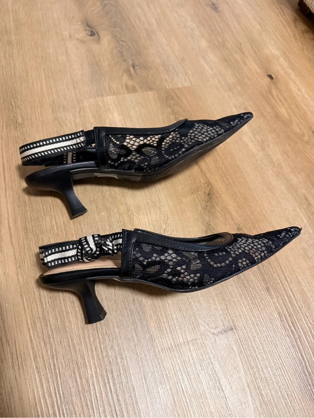 Black Lace Pointed kitten heels
